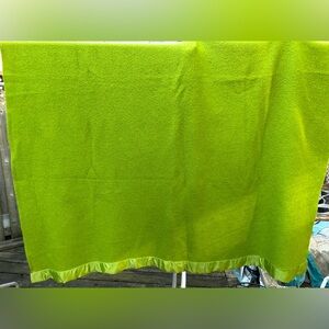 Vintage Simpsons Pure Virgin Wool Blanket. ~82”x66”. Couverture Avon House